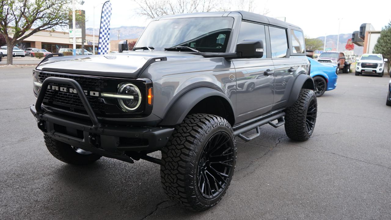 Ford Bronco Base 4-Door w/Advanced 2023