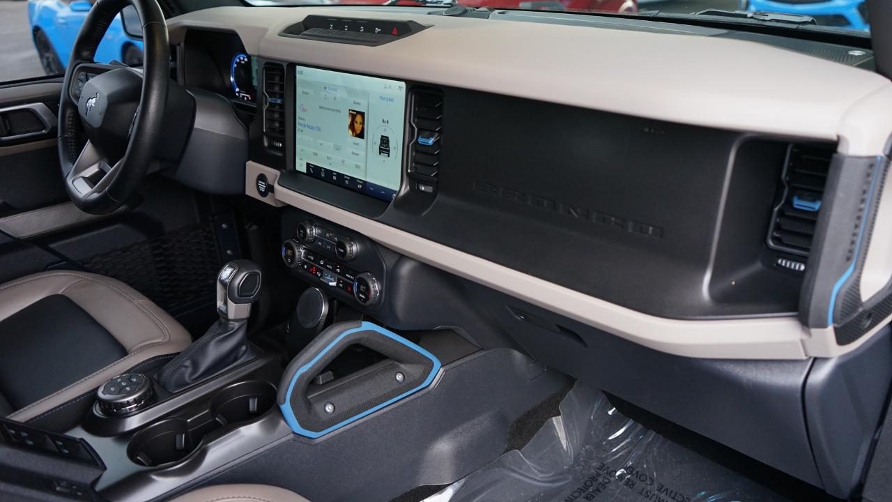 Ford Bronco Base 4-Door w/Advanced 2023