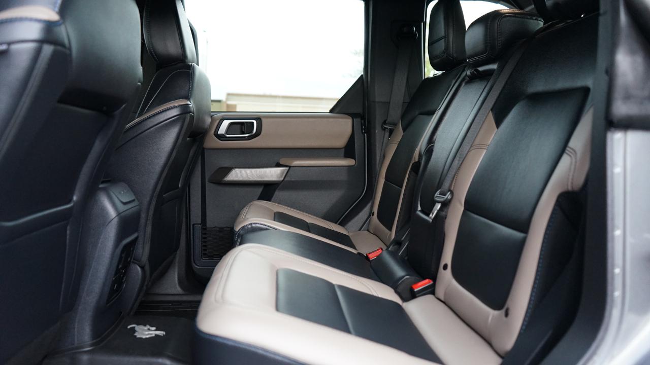 Ford Bronco Base 4-Door w/Advanced 2023