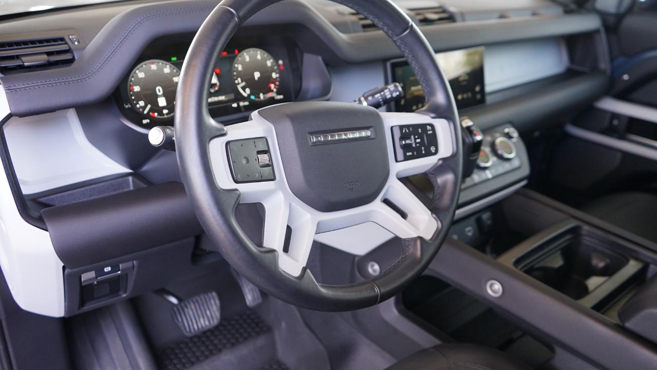 Land Rover Defender P300 110 S 2024