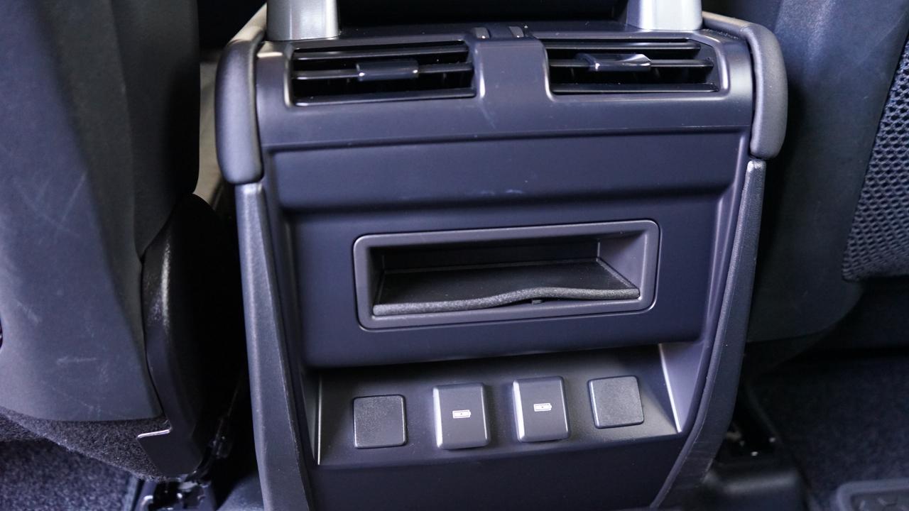 Land Rover Defender P300 110 S 2024