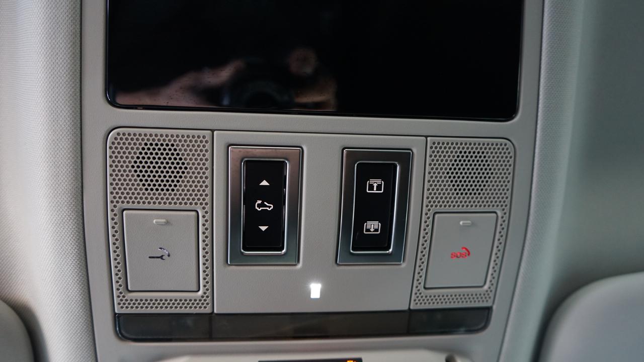 Land Rover Defender P300 110 S 2024