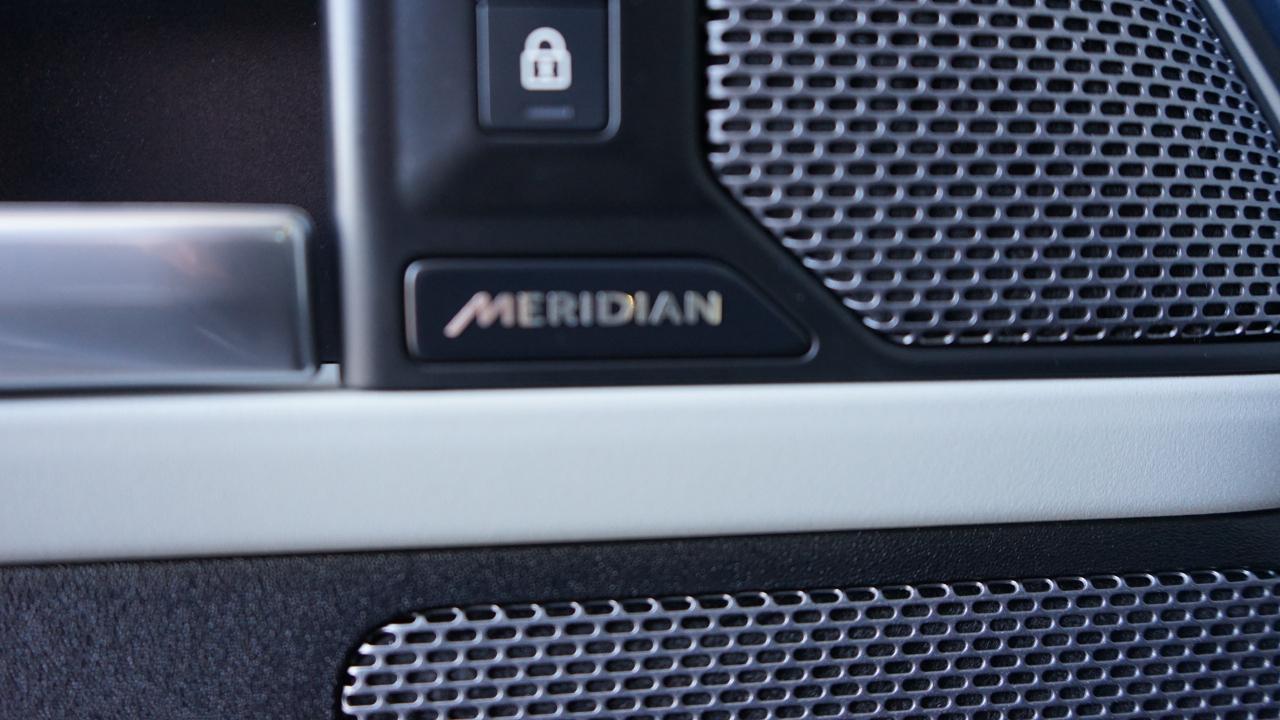Land Rover Defender P300 110 S 2024