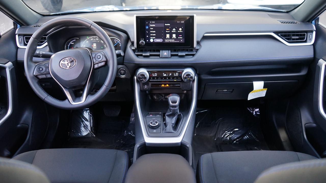 Toyota RAV4 Hybrid SE 2025