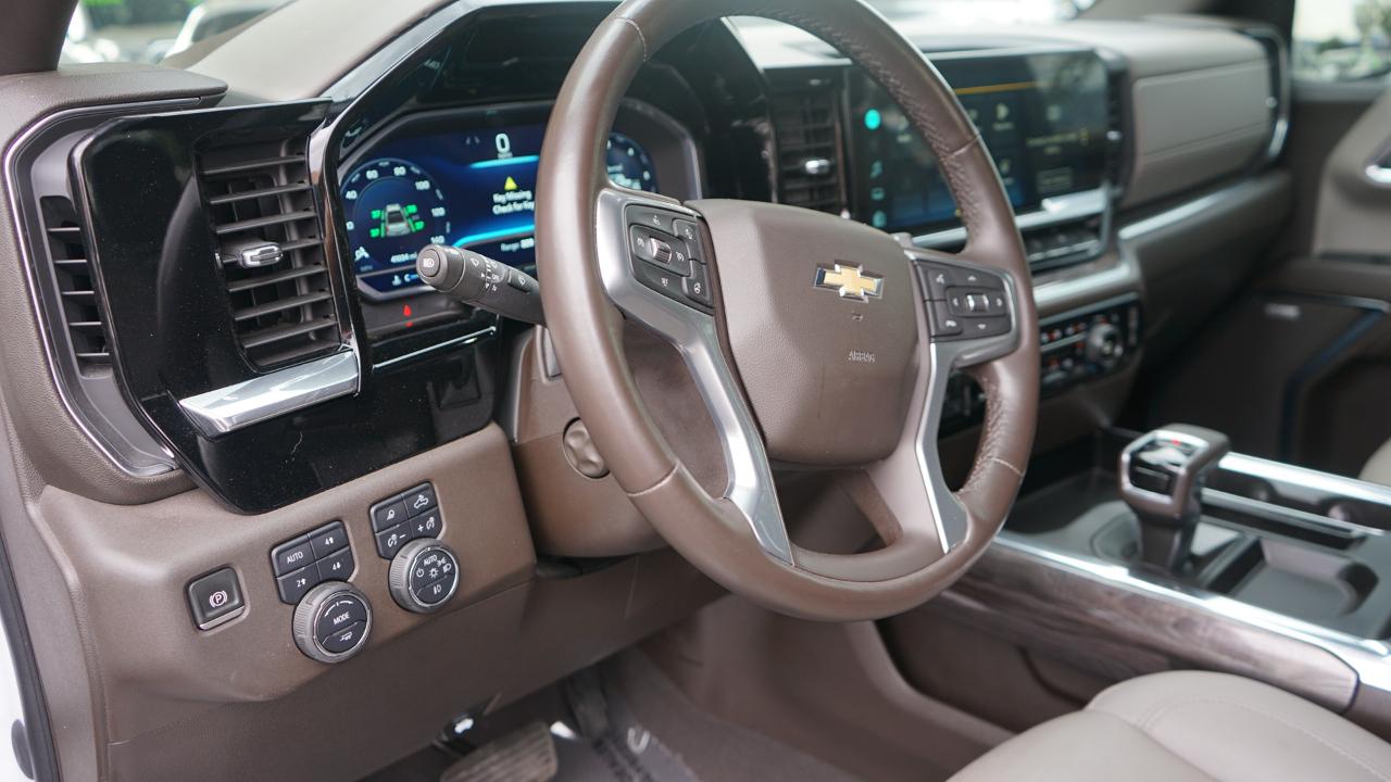 Chevrolet Silverado 1500 LTZ Crew Cab 4WD 2023