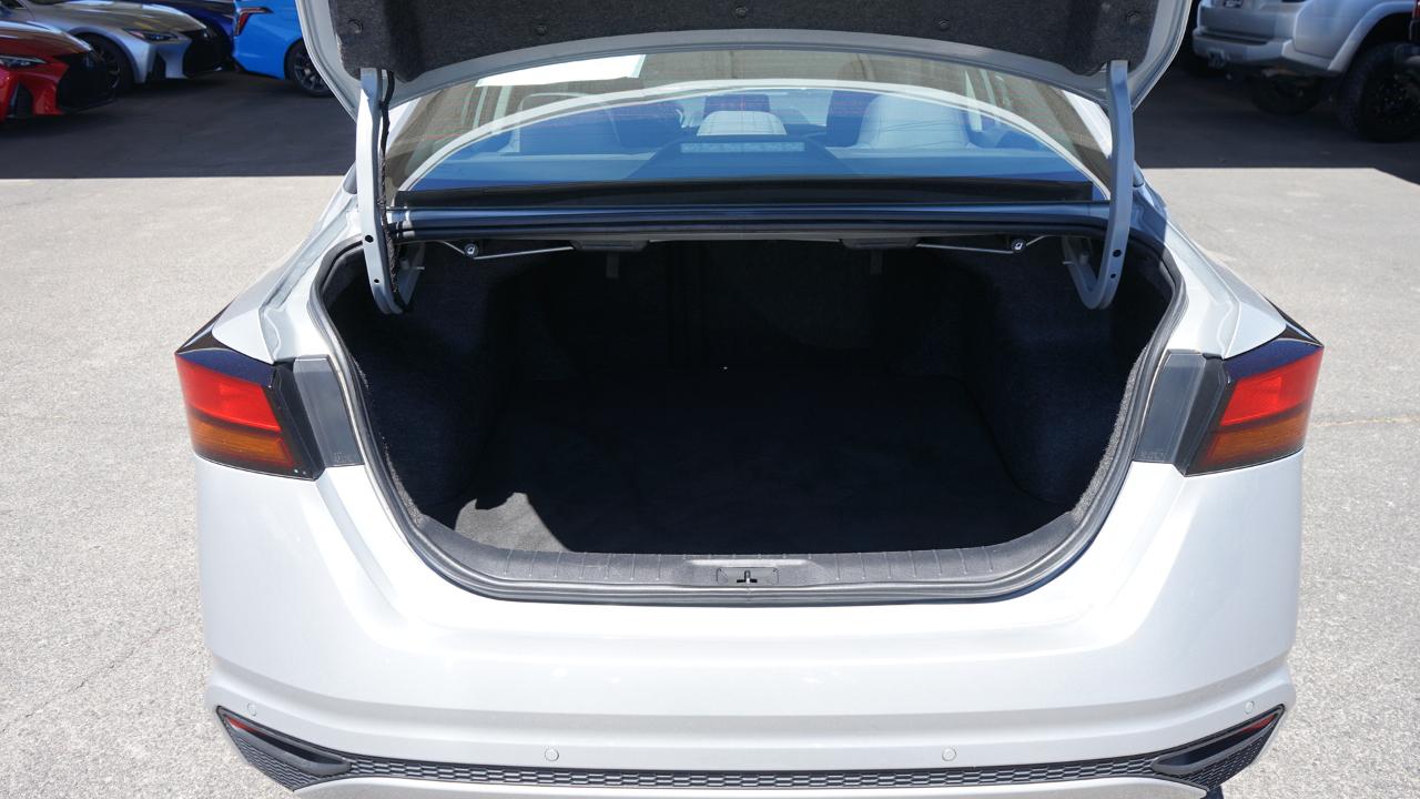 Nissan Altima 2.5 SV Sedan 2024