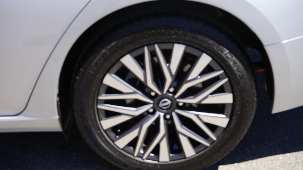 Nissan Altima 2.5 SV Sedan 2024
