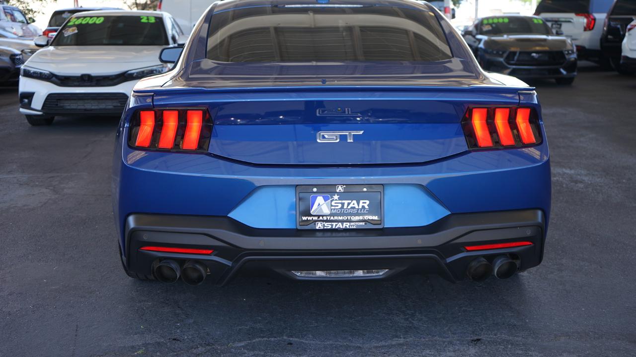 Ford Mustang GT Fastback 2024