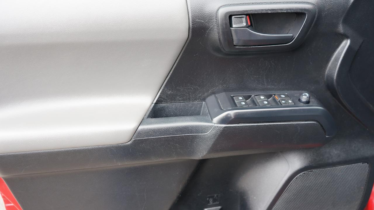 Toyota Tacoma 4WD SR Double Cab 5' Bed V6 AT (Natl) 2022