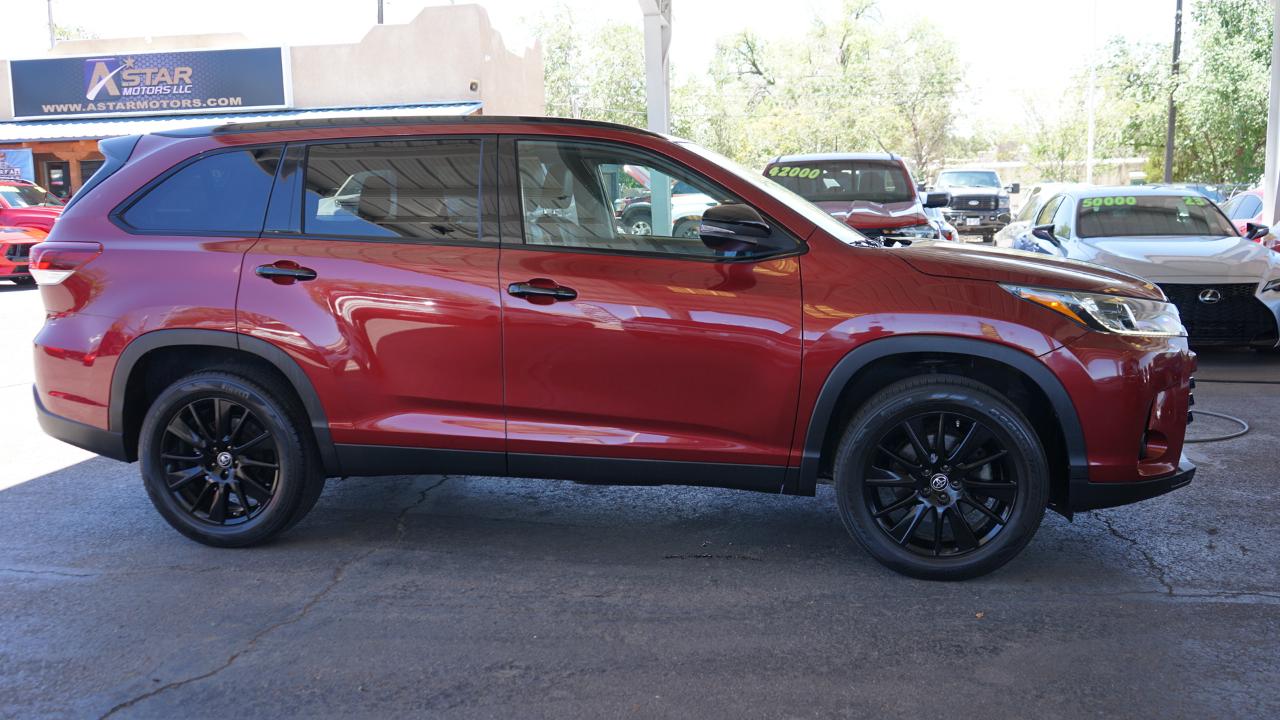 Toyota Highlander SE V6 FWD (Natl) 2019
