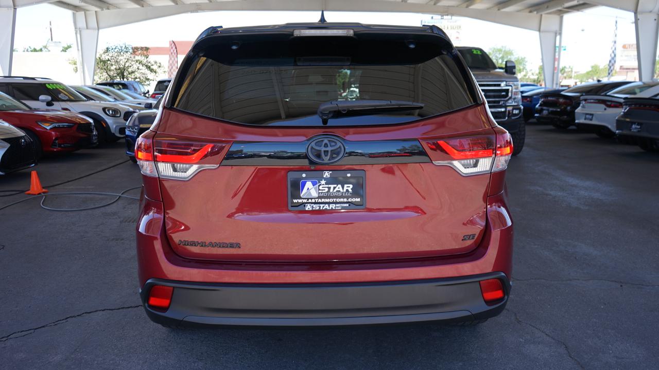 Toyota Highlander SE V6 FWD (Natl) 2019