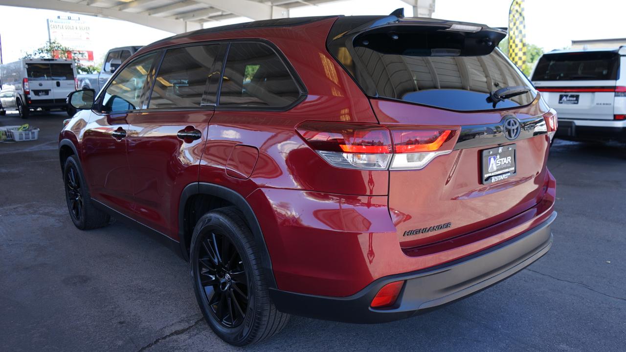 Toyota Highlander SE V6 FWD (Natl) 2019