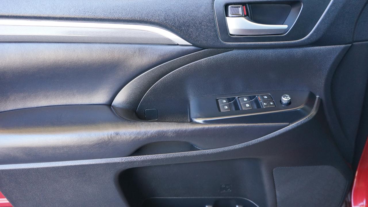 Toyota Highlander SE V6 FWD (Natl) 2019