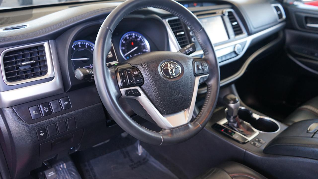 Toyota Highlander SE V6 FWD (Natl) 2019