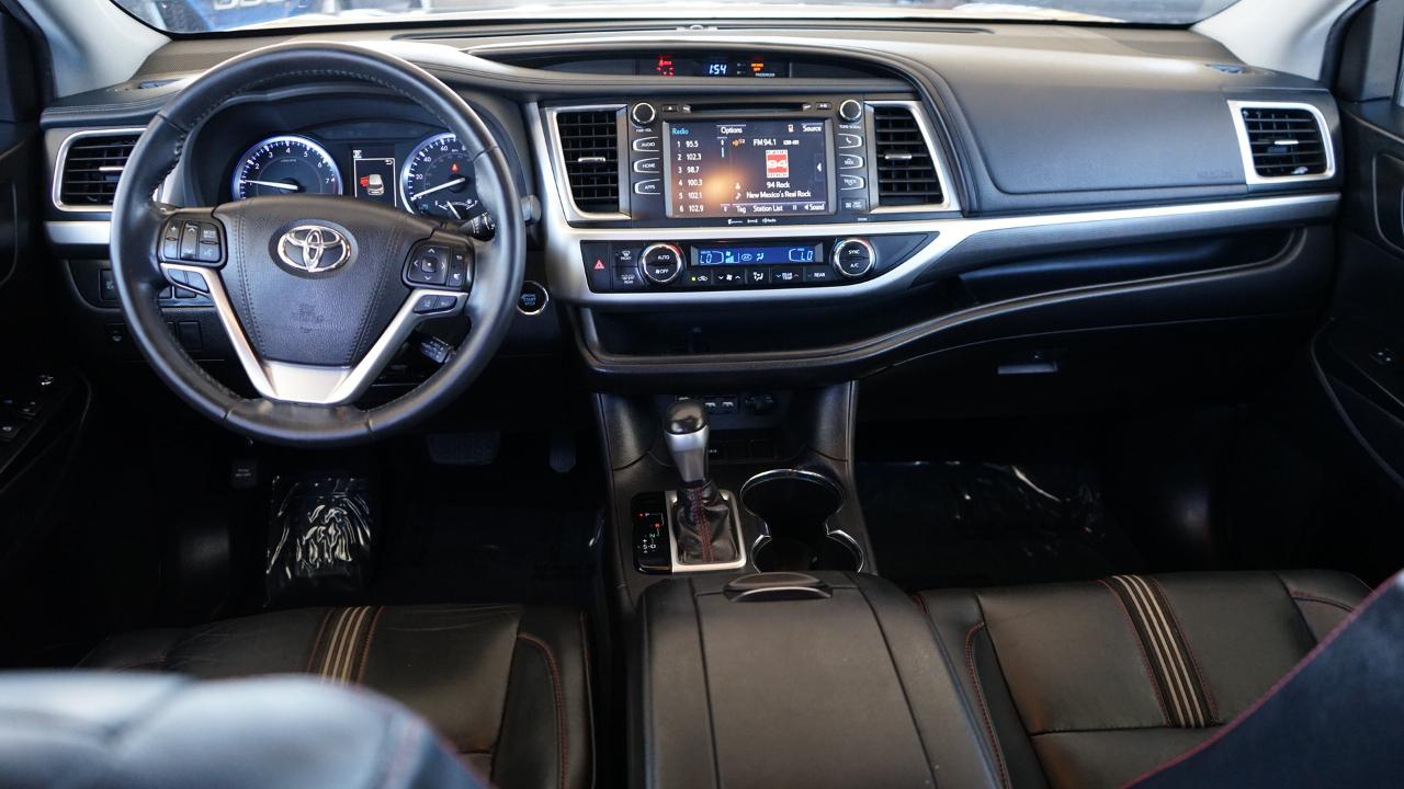 Toyota Highlander SE V6 FWD (Natl) 2019