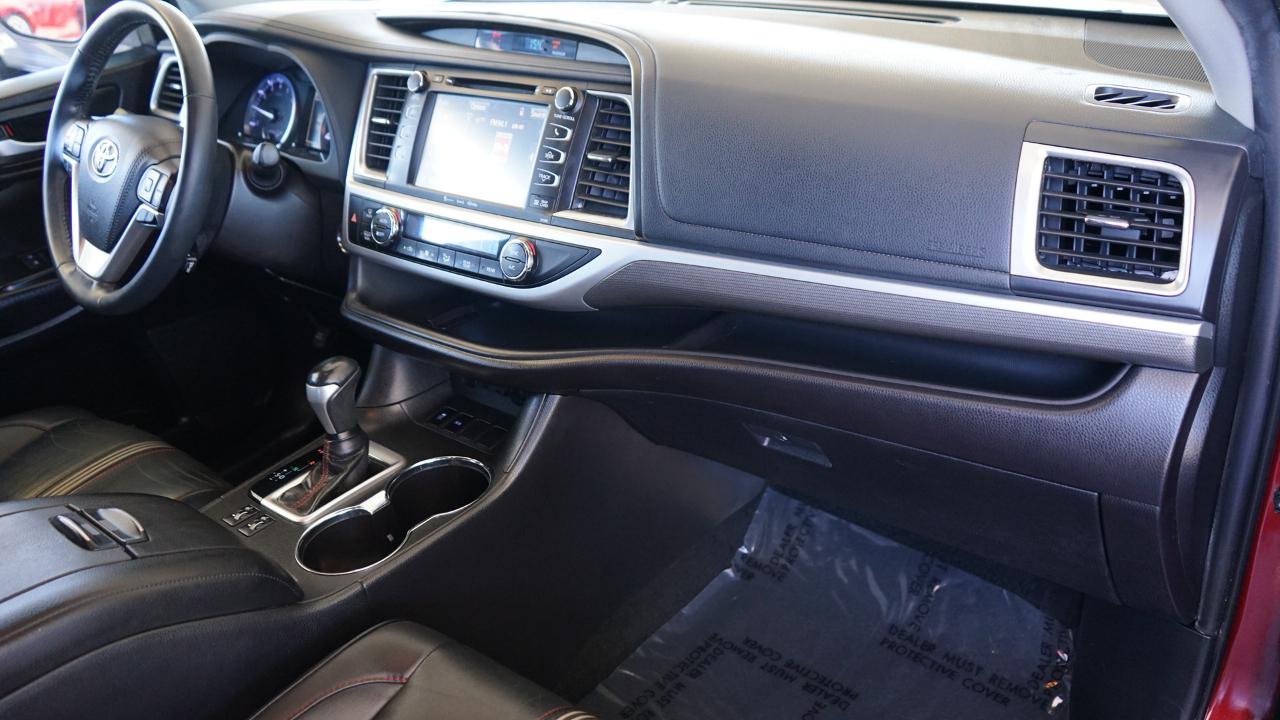 Toyota Highlander SE V6 FWD (Natl) 2019