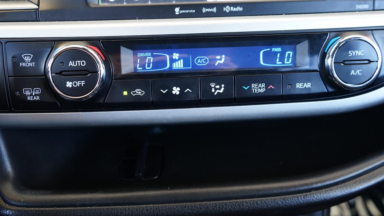 Toyota Highlander SE V6 FWD (Natl) 2019