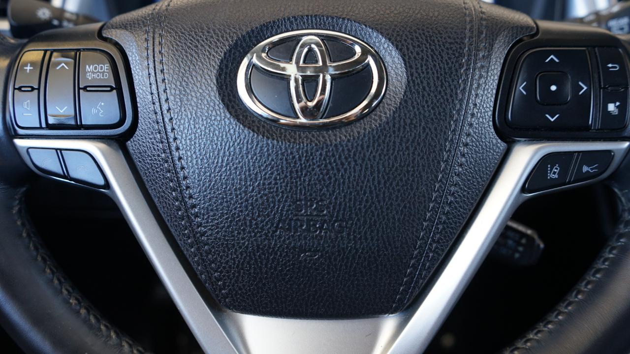 Toyota Highlander SE V6 FWD (Natl) 2019