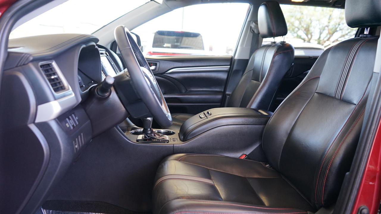 Toyota Highlander SE V6 FWD (Natl) 2019