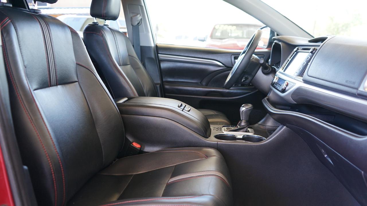 Toyota Highlander SE V6 FWD (Natl) 2019