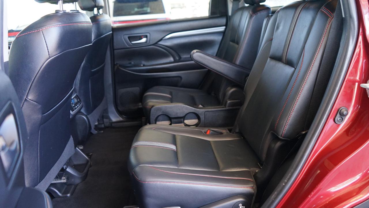 Toyota Highlander SE V6 FWD (Natl) 2019
