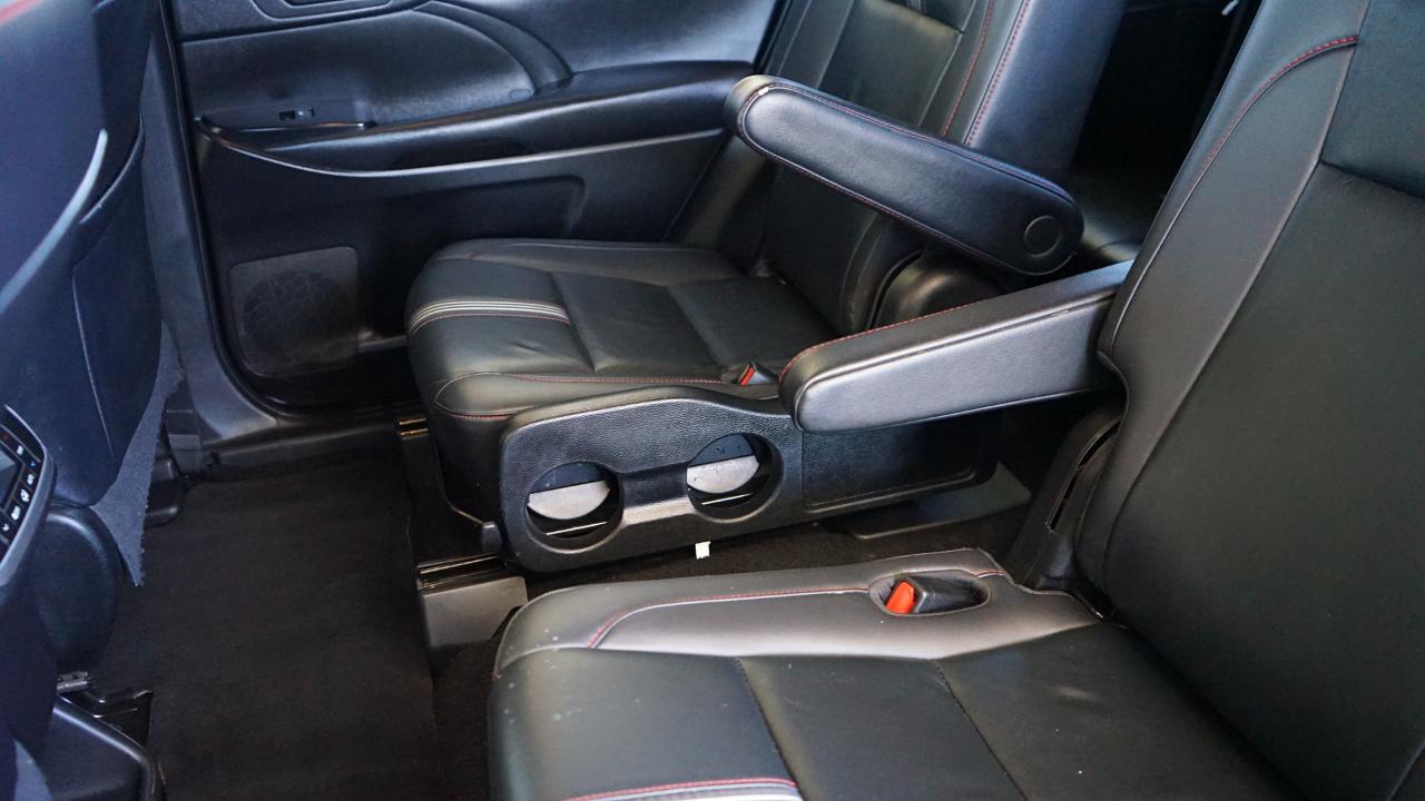 Toyota Highlander SE V6 FWD (Natl) 2019