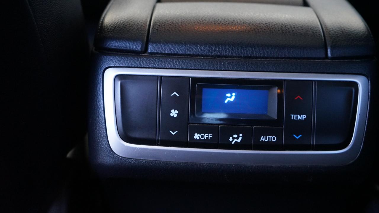 Toyota Highlander SE V6 FWD (Natl) 2019