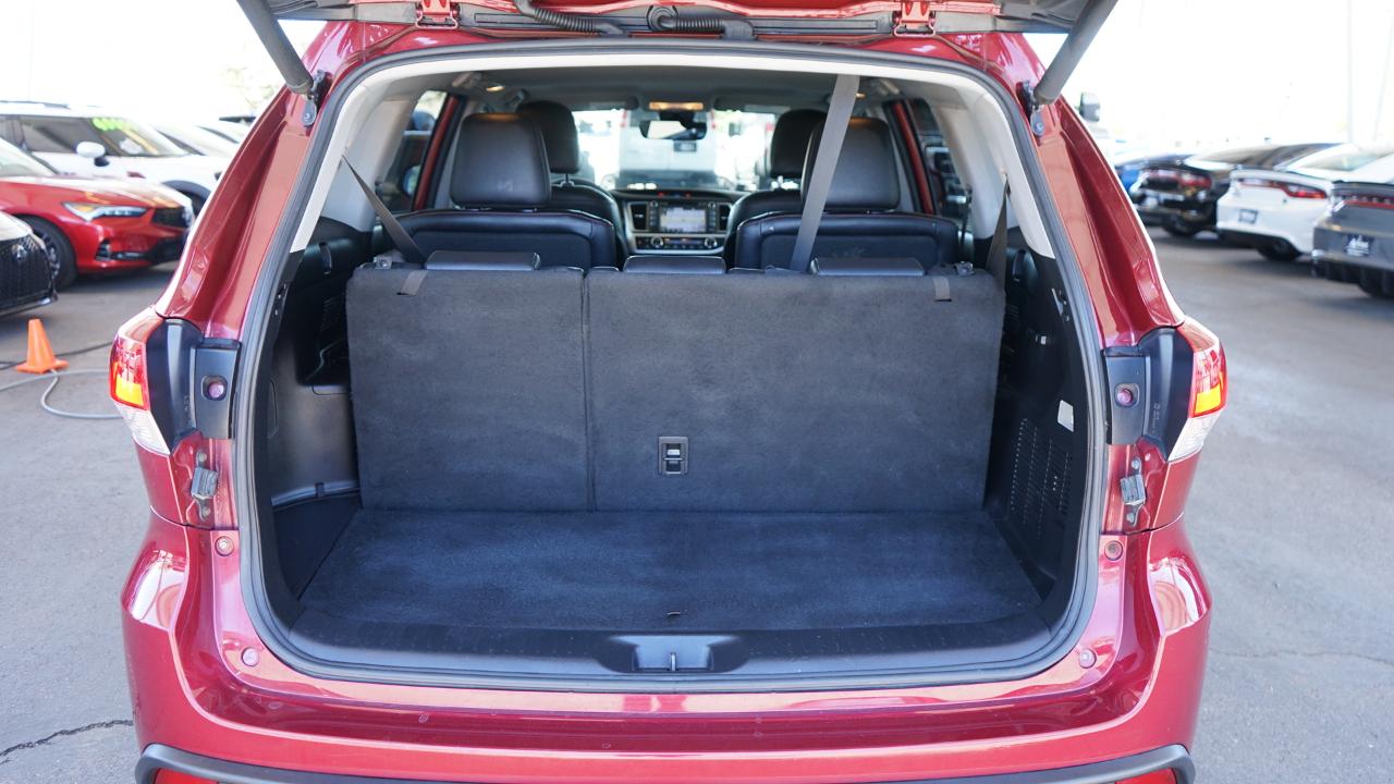 Toyota Highlander SE V6 FWD (Natl) 2019