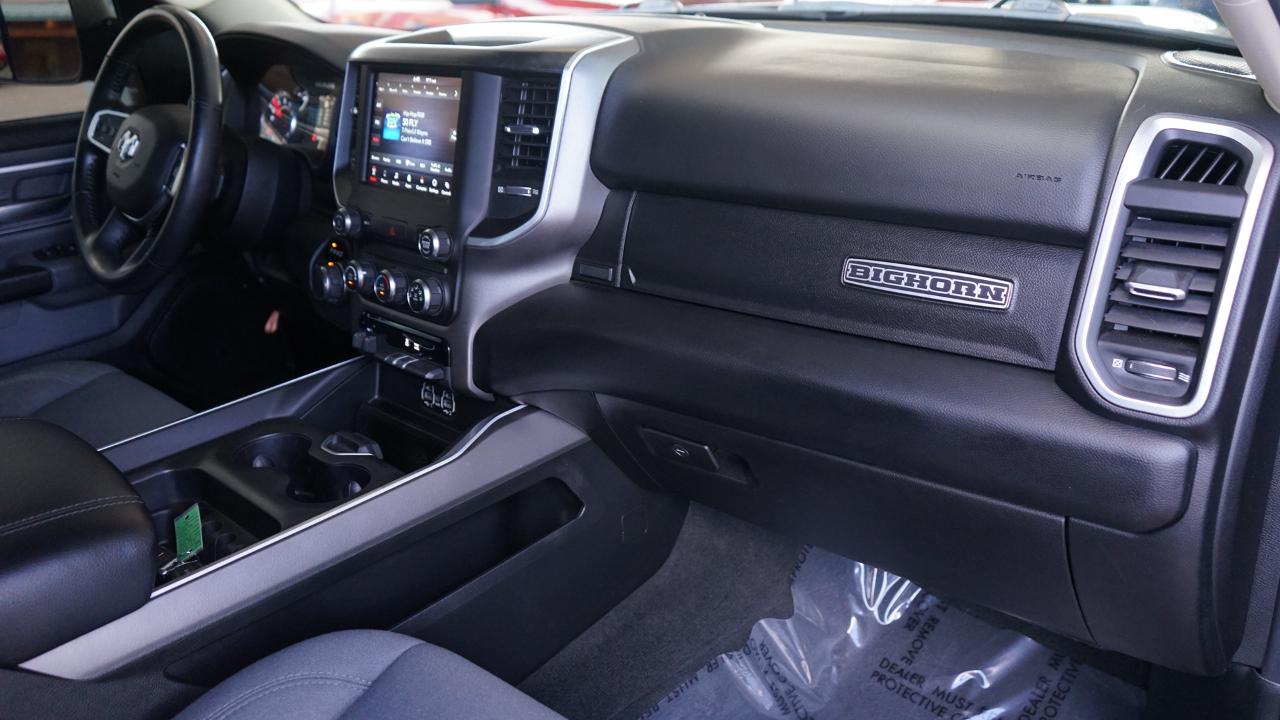 RAM 1500 Big Horn 4x4 Crew Cab 5'7" Box 2020