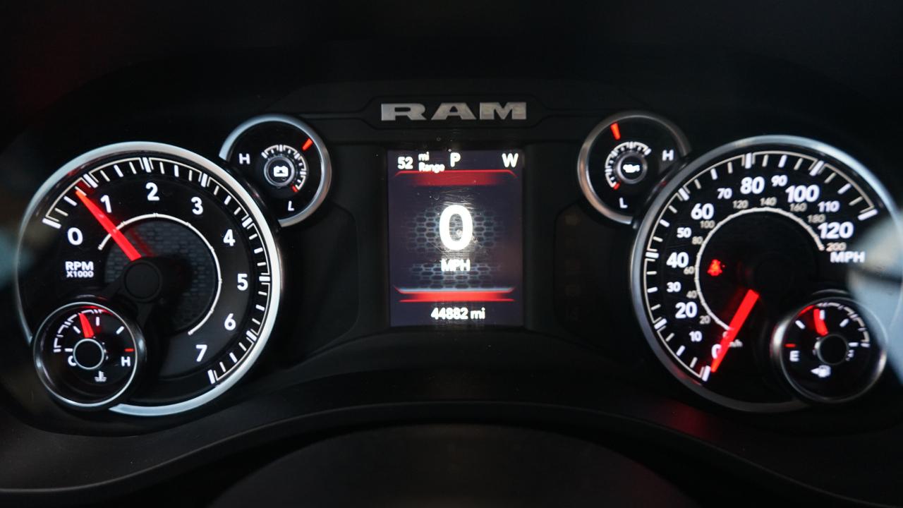 RAM 1500 Big Horn 4x4 Crew Cab 5'7" Box 2020