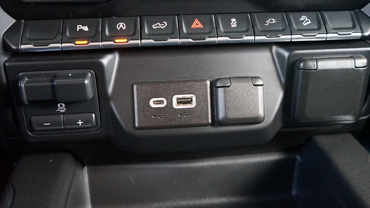 Chevrolet Silverado 1500 4WD Crew Cab 147" RST 2021
