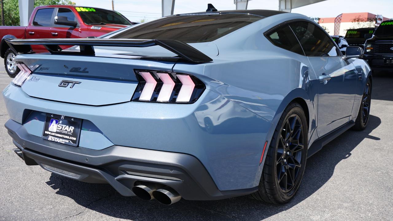 Ford Mustang GT Fastback 2024