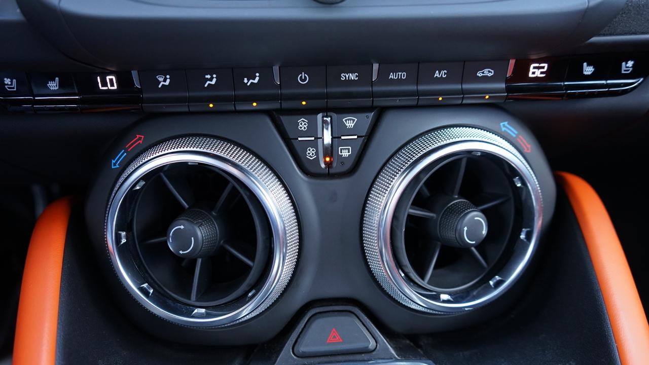Chevrolet Camaro 2dr Cpe 2SS 2018