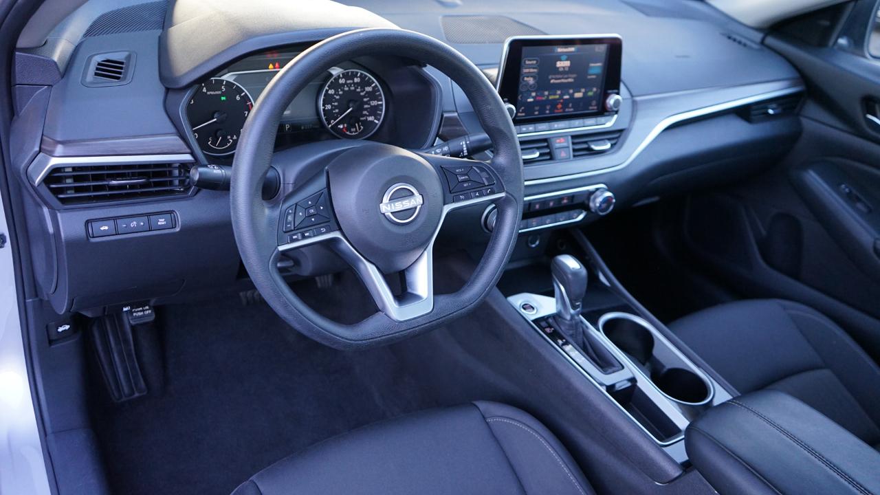 Nissan Altima 2.5 SV Sedan 2024