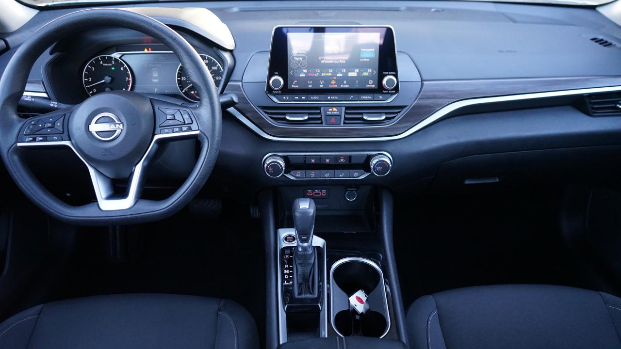 Nissan Altima 2.5 SV Sedan 2024