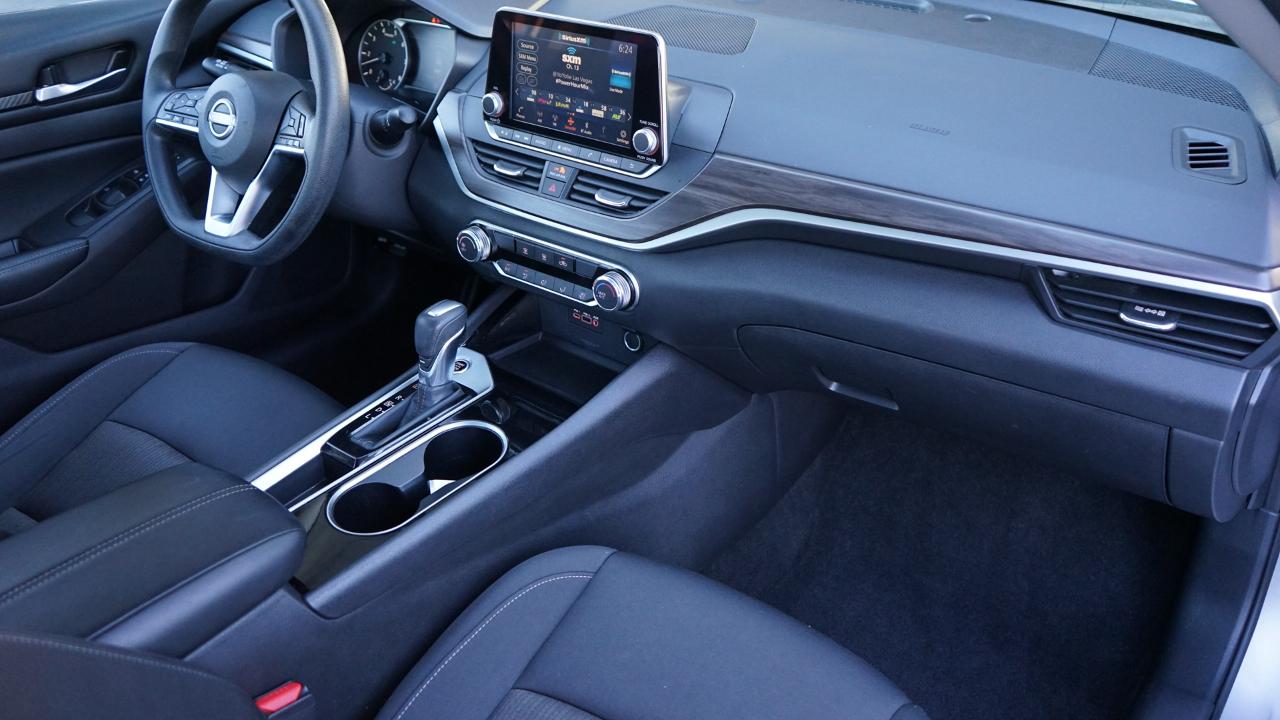Nissan Altima 2.5 SV Sedan 2024