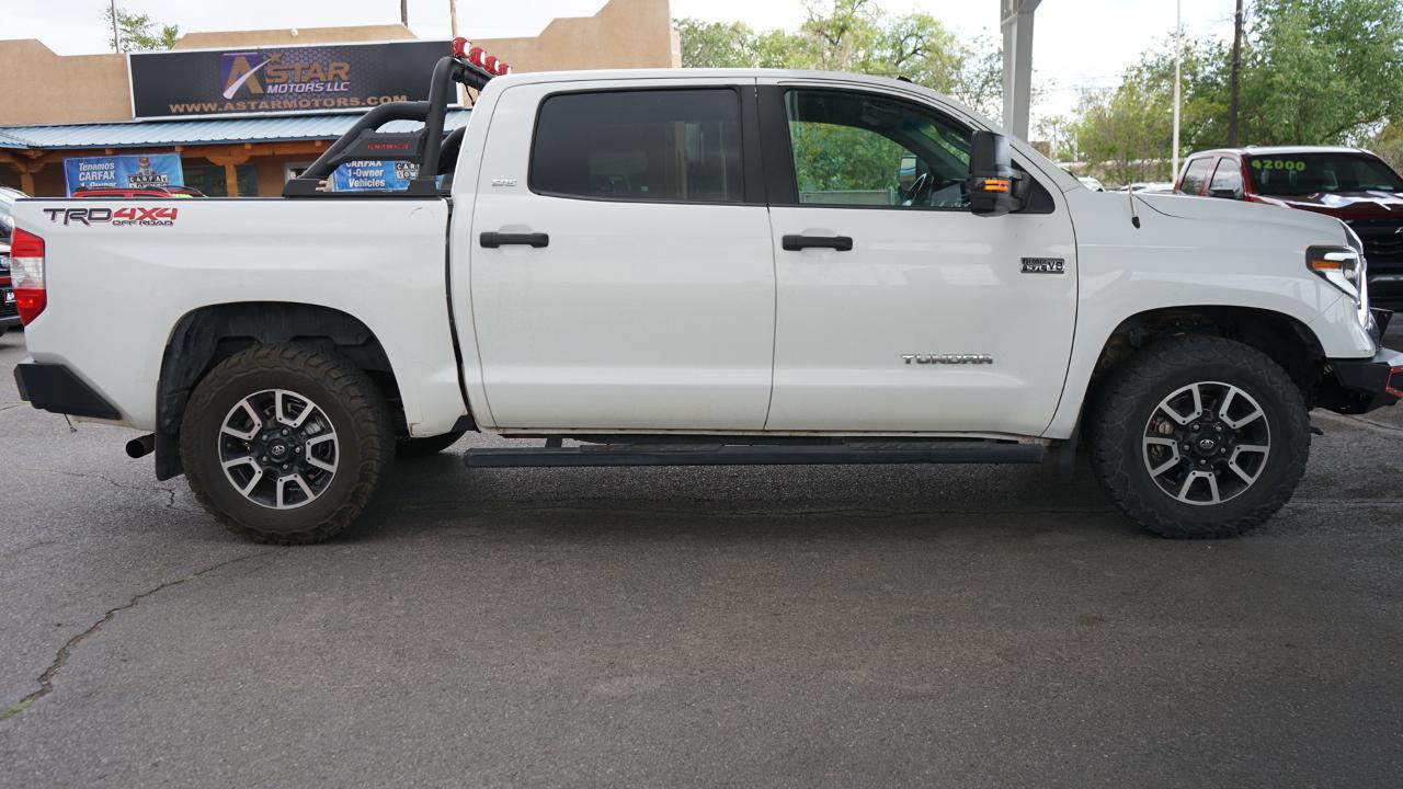 Toyota Tundra 4WD Truck CrewMax 5.7L FFV V8 6-Spd AT SR5 (Natl) 2016