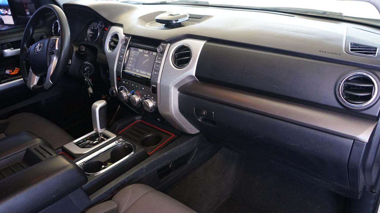 Toyota Tundra 4WD Truck CrewMax 5.7L FFV V8 6-Spd AT SR5 (Natl) 2016