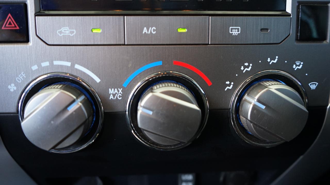 Toyota Tundra 4WD Truck CrewMax 5.7L FFV V8 6-Spd AT SR5 (Natl) 2016