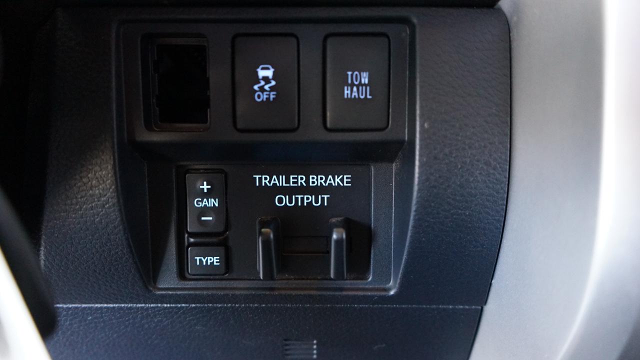 Toyota Tundra 4WD Truck CrewMax 5.7L FFV V8 6-Spd AT SR5 (Natl) 2016