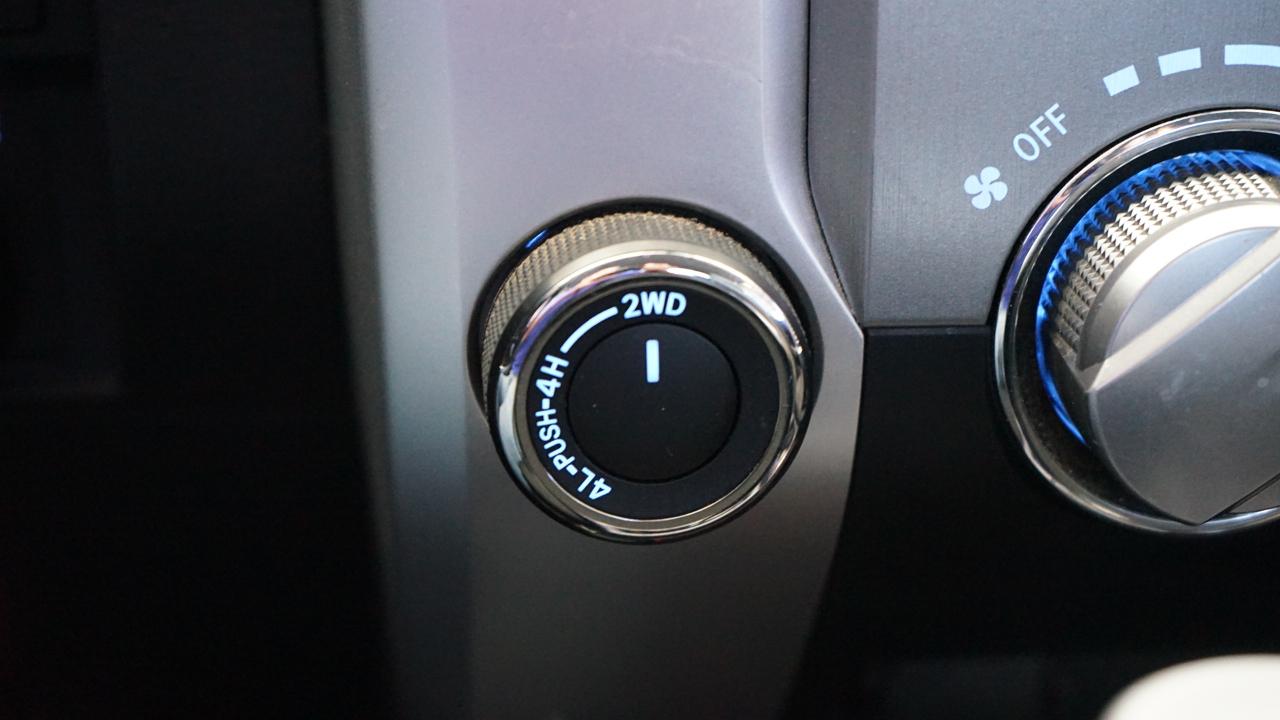 Toyota Tundra 4WD Truck CrewMax 5.7L FFV V8 6-Spd AT SR5 (Natl) 2016