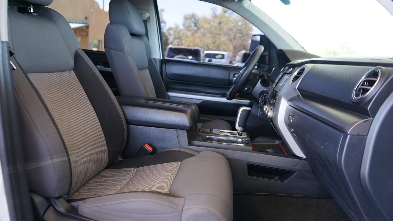 Toyota Tundra 4WD Truck CrewMax 5.7L FFV V8 6-Spd AT SR5 (Natl) 2016