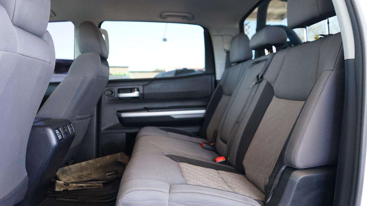Toyota Tundra 4WD Truck CrewMax 5.7L FFV V8 6-Spd AT SR5 (Natl) 2016
