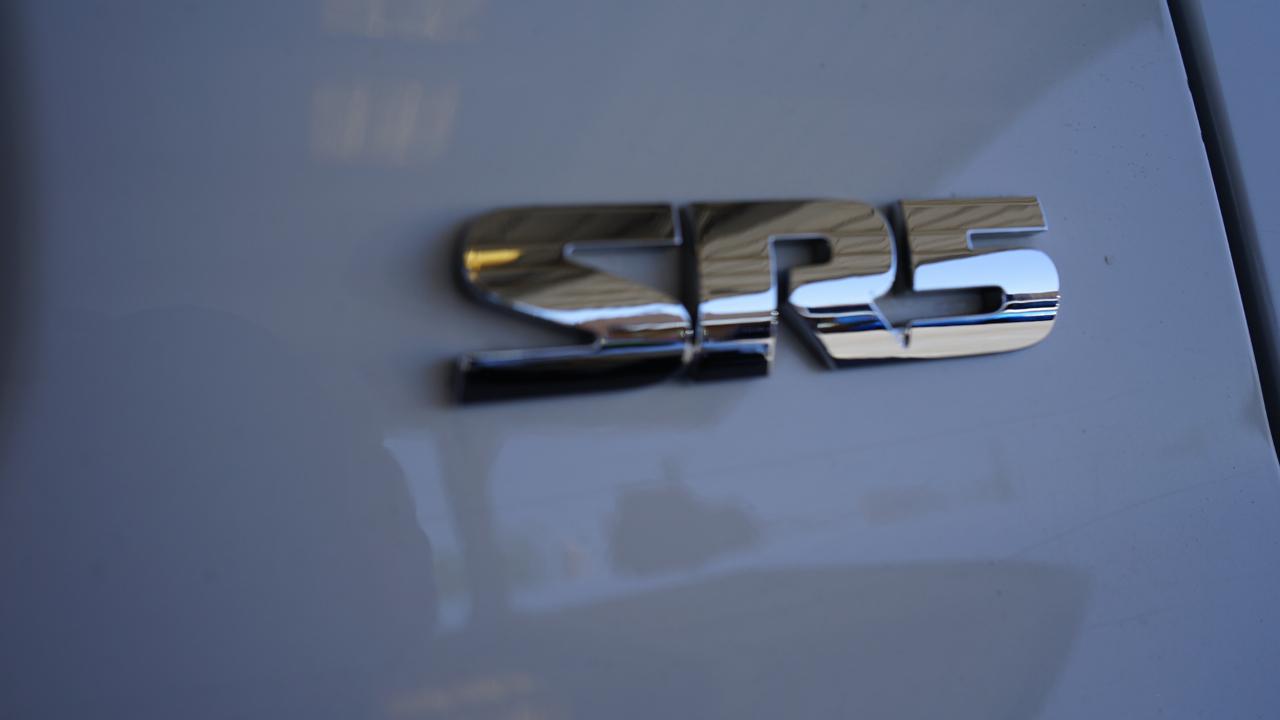 Toyota Tundra 4WD Truck CrewMax 5.7L FFV V8 6-Spd AT SR5 (Natl) 2016