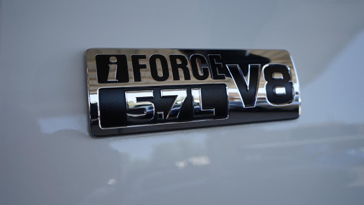 Toyota Tundra 4WD Truck CrewMax 5.7L FFV V8 6-Spd AT SR5 (Natl) 2016