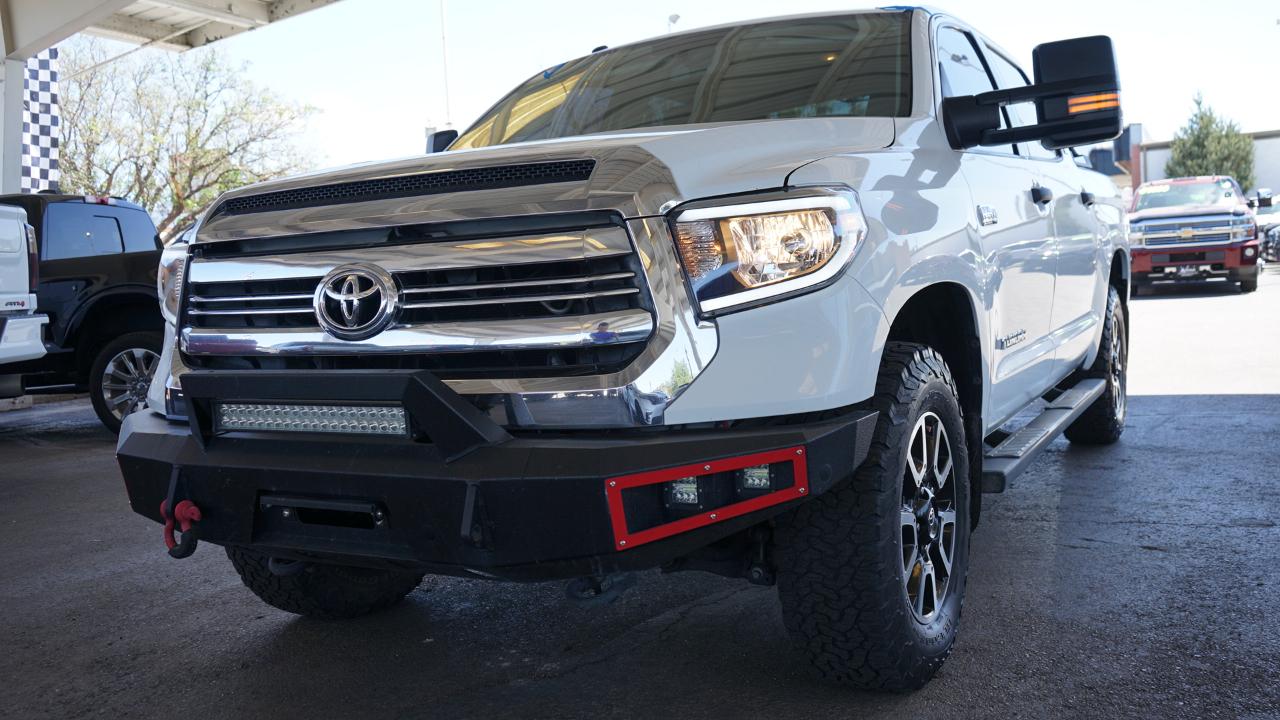 Toyota Tundra 4WD Truck CrewMax 5.7L FFV V8 6-Spd AT SR5 (Natl) 2016