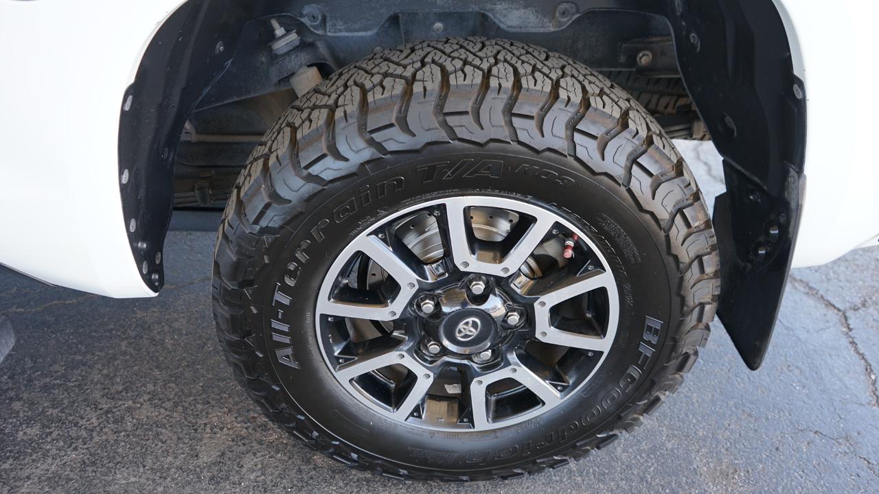 Toyota Tundra 4WD Truck CrewMax 5.7L FFV V8 6-Spd AT SR5 (Natl) 2016
