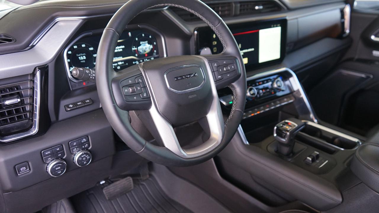 GMC Sierra 1500 4WD Crew Cab 147" Denali 2023