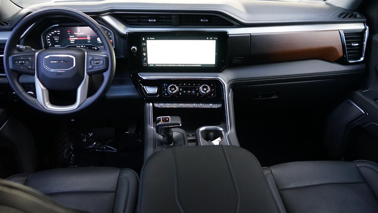 GMC Sierra 1500 4WD Crew Cab 147" Denali 2023