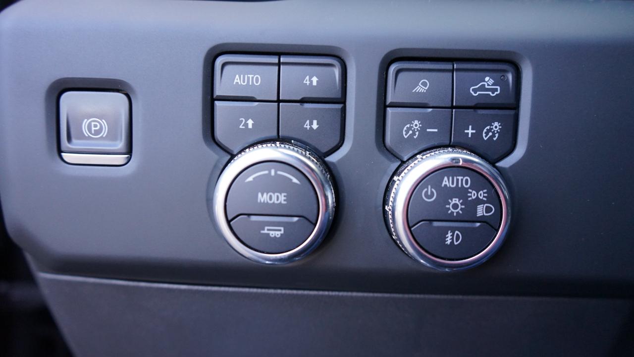GMC Sierra 1500 4WD Crew Cab 147" Denali 2023